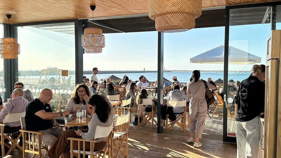 Brunch com vista para o mar